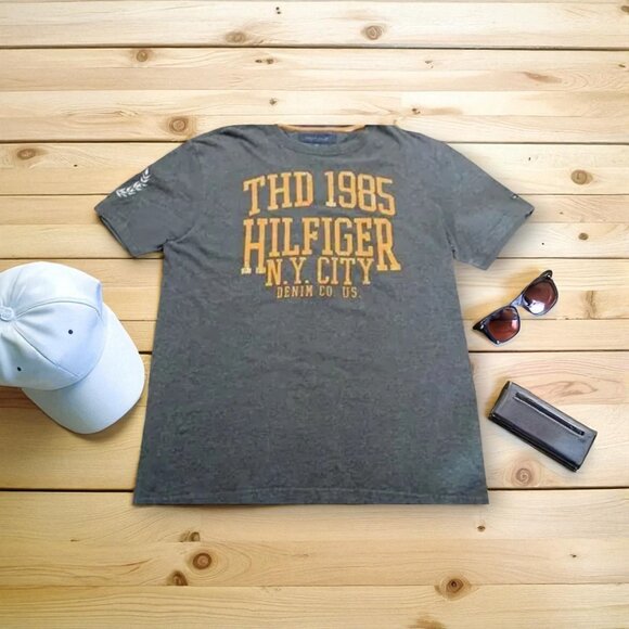 Tommy Hilfiger T-Shirt Homme Small Gris Texte Orange - Picture 1 of 9